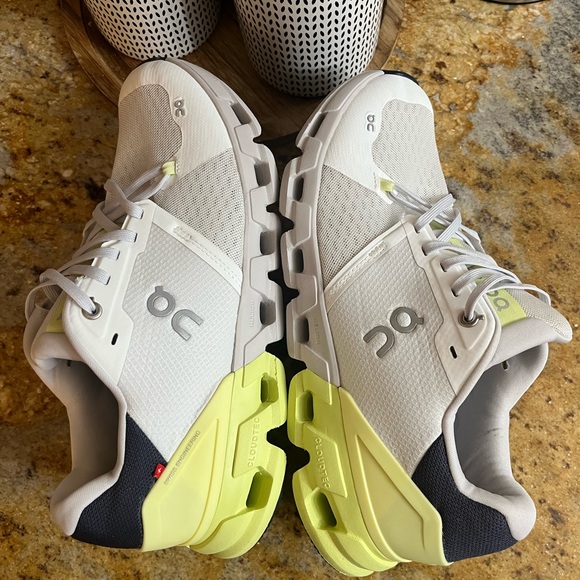 On cloudflyer 4 size 9 - Picture 8 of 9